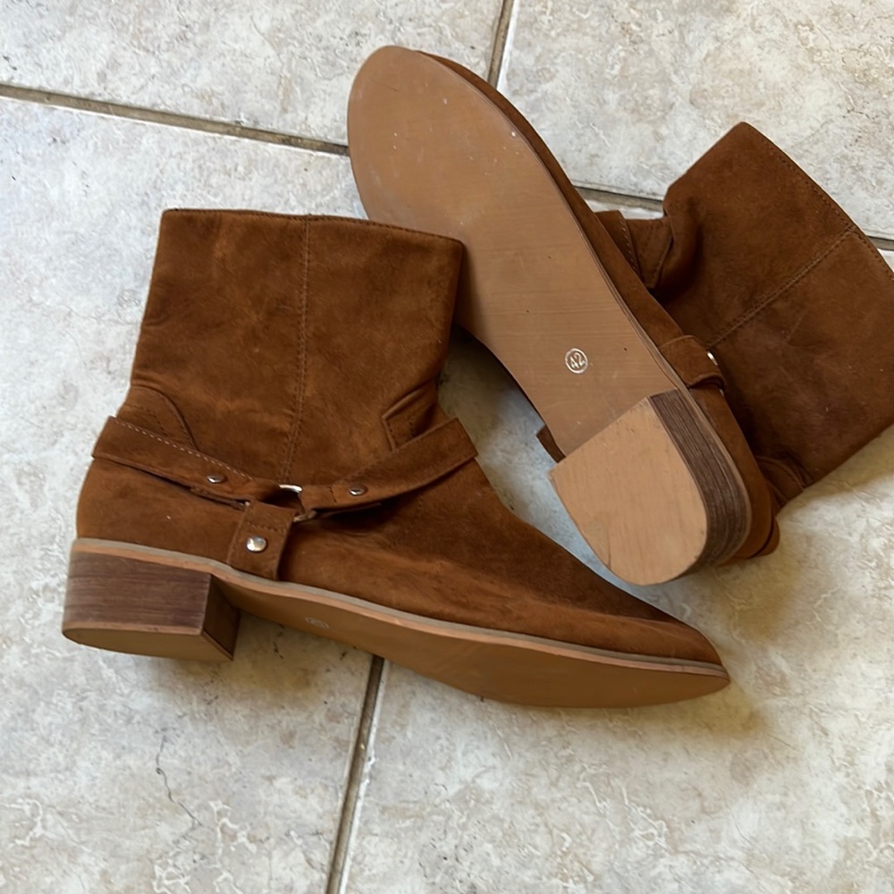 Brand New size 42 Male boots